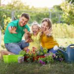 Gartenarbeit mit Kind und Pflanzenfreude | Wassertank Garten