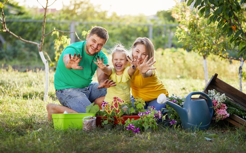 Gartenarbeit mit Kind und Pflanzenfreude | Wassertank Garten
